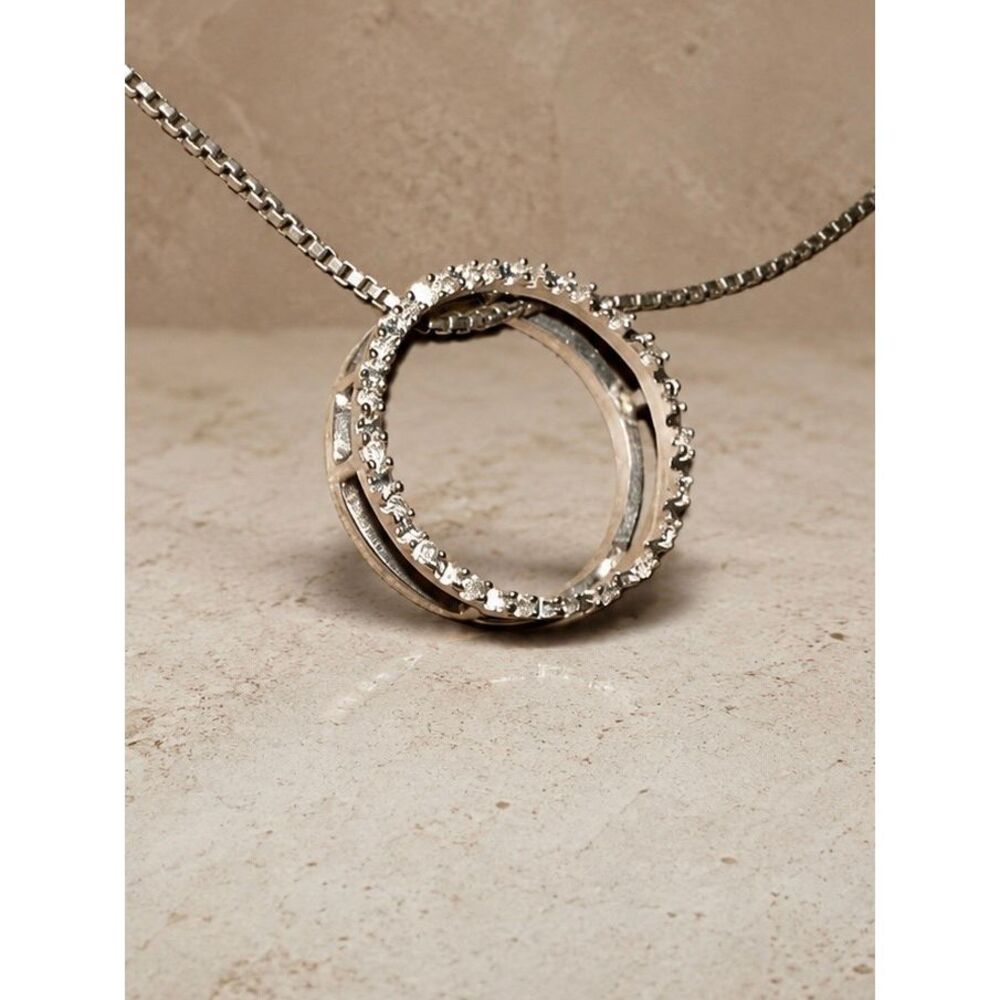Kay Jewelers 18” Silver Circle Halo Pendant Necklace